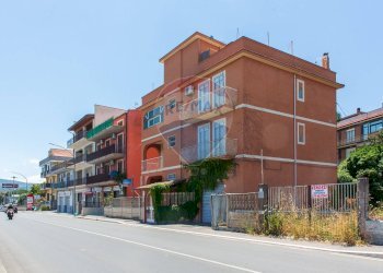 Edificio all\'aperto - Villa via Etnea
 
189, Lentini - foto 3