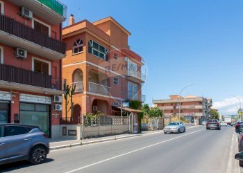 Edificio all\'aperto - Villa via Etnea
 
189, Lentini - foto 4