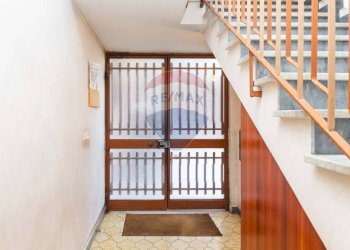 Scale - Appartamento Via G. Matteotti
 
45, Aci Catena - foto 2