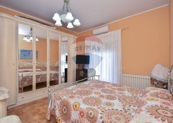 Camera / camera da letto - Appartamento Via Vergine Maria
 
16, Camporotondo Etneo - foto 18