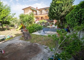 Giardino - Villa via giovanni pascoli
 
15, Mascalucia - foto 10