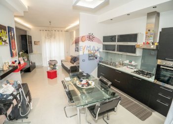 Sala da pranzo - Villa via giovanni pascoli
 
15, Mascalucia - foto 24