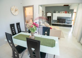 Sala da pranzo - Villa via giovanni pascoli
 
15, Mascalucia - foto 52