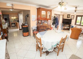 Sala da pranzo - Villa via giovanni pascoli
 
15, Mascalucia - foto 73