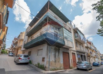 Edificio all\'aperto - Quadrilocale Via Ragusa
 
29, Caltagirone - foto 26