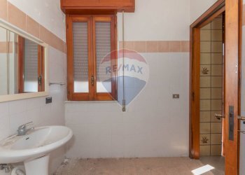 Bagno - Quadrilocale via Lecce
 
73, Gela - foto 17
