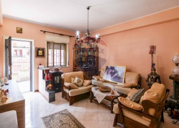 Soggiorno - Trilocale Via Finocchiari
 
121, Aci Catena - foto 1