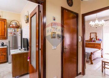 Hall / corridoio - Trilocale Via Finocchiari
 
121, Aci Catena - foto 3