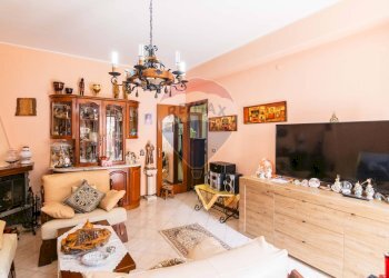 Soggiorno - Trilocale Via Finocchiari
 
121, Aci Catena - foto 4