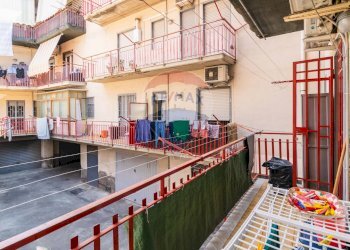 Balcone - Trilocale Via Finocchiari
 
121, Aci Catena - foto 9