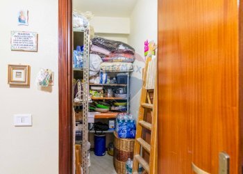Dispensa di stoccaggio - Trilocale Via Finocchiari
 
121, Aci Catena - foto 14