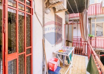 Balcone - Trilocale Via Finocchiari
 
121, Aci Catena - foto 15