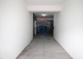 Hall / corridoio - Box Via Duca Degli Abruzzi
 
190, Catania - foto 4