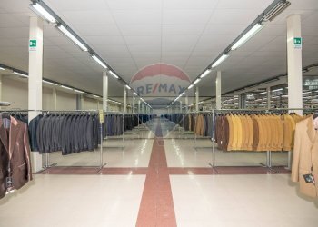 Cabina armadio - Capannone Contrada Poggiarelli
 
snc, Caltagirone - foto 18