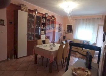 Sala da pranzo - Quadrilocale Via San Domenico Savio
 
25, Gravina di Catania - foto 2