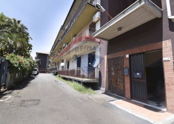 Edificio all\'aperto - Quadrilocale via francesco bella
 
6f, Aci Sant'Antonio - foto 1