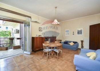 Sala da pranzo - Quadrilocale via francesco bella
 
6f, Aci Sant'Antonio - foto 10