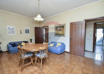 Sala da pranzo - Quadrilocale via francesco bella
 
6f, Aci Sant'Antonio - foto 13