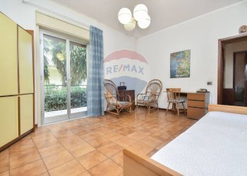 Camera / camera da letto - Quadrilocale via francesco bella
 
6f, Aci Sant'Antonio - foto 16