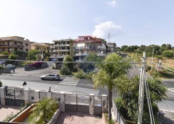 Edificio all\'aperto - Casa semi indipendente via nicola coviello
 
3-5, Gravina di Catania - foto 6