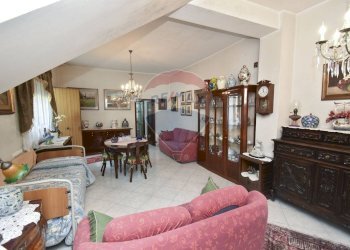 Sala da pranzo - Casa semi indipendente via nicola coviello
 
3-5, Gravina di Catania - foto 30