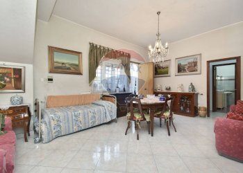 Sala da pranzo - Casa semi indipendente via nicola coviello
 
3-5, Gravina di Catania - foto 34