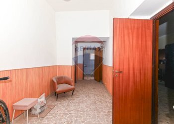 Hall / corridoio - Quadrilocale VIA SS.SALVATORE
 
47, Caltagirone - foto 2