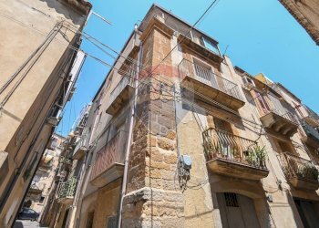 Edificio all\'aperto - Quadrilocale VIA SS.SALVATORE
 
47, Caltagirone - foto 26