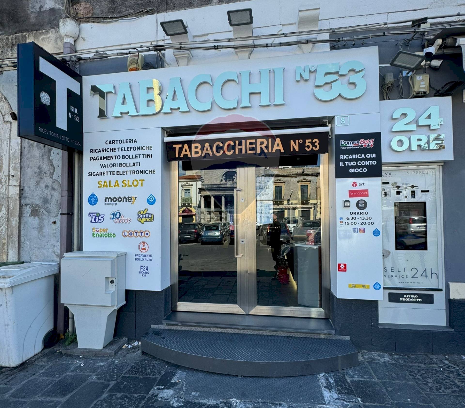 Edificio all\'aperto - Attività Commerciale Piazza Crocifisso Maiorana
 
8, Catania - foto 1