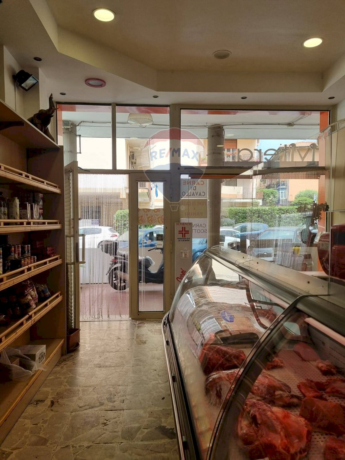 Camera / camera da letto - Commercial Activity Corso San Vito
 
148, Mascalucia - photo 1