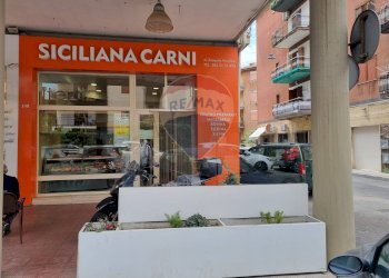 Edificio all\'aperto - Commercial Activity Corso San Vito
 
148, Mascalucia - photo 9