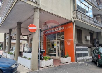 Edificio all\'aperto - Commercial Activity Corso San Vito
 
148, Mascalucia - photo 10