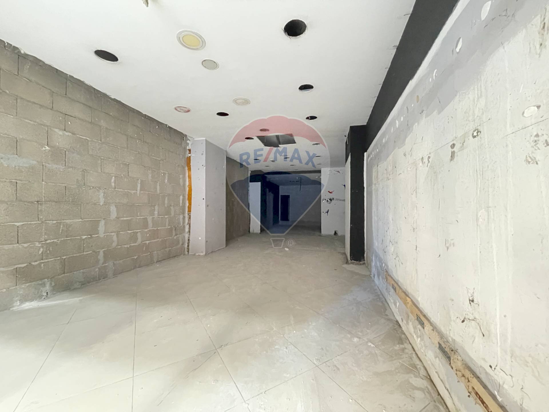 Ricezione / Lobby - Locale Commerciale Via Attilio Barbarulo, Nocera Inferiore - foto 2