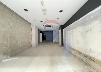 Ricezione / Lobby - Locale Commerciale Via Attilio Barbarulo, Nocera Inferiore - foto 1