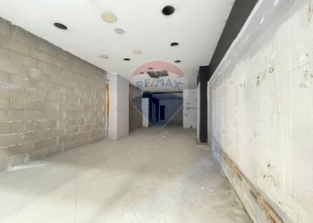 Ricezione / Lobby - Locale Commerciale Via Attilio Barbarulo, Nocera Inferiore - foto 2