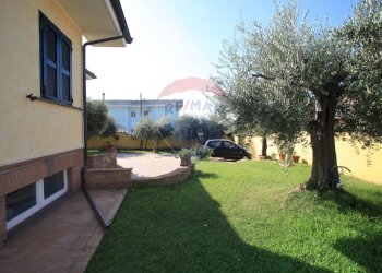 Giardino - Villa Via Colle Oppio
 
19, Anzio - foto 11