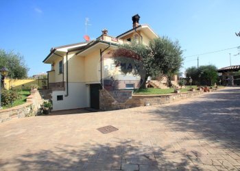 Casa all\'aperto - Villa Via Colle Oppio
 
19, Anzio - foto 13