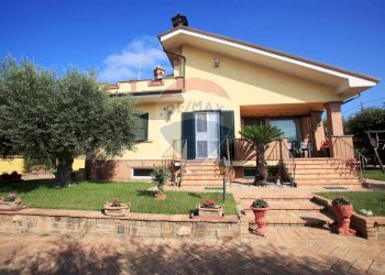Casa all\'aperto - Villa Via Colle Oppio
 
19, Anzio - foto 14