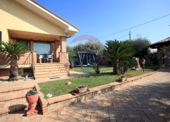 Giardino - Villa Via Colle Oppio
 
19, Anzio - foto 16