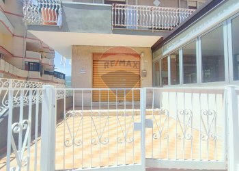 Balcone - Ufficio VIA UMBERTO I
 
124, Gaggi - foto 2