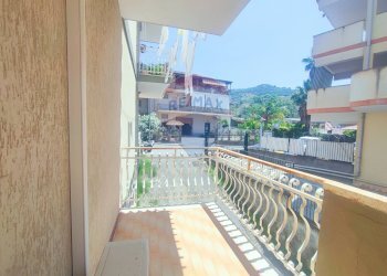 Balcone - Ufficio VIA UMBERTO I
 
124, Gaggi - foto 16