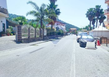 Edificio all\'aperto - Locale Commerciale VIA UMBERTO I
 
124, Gaggi - foto 18