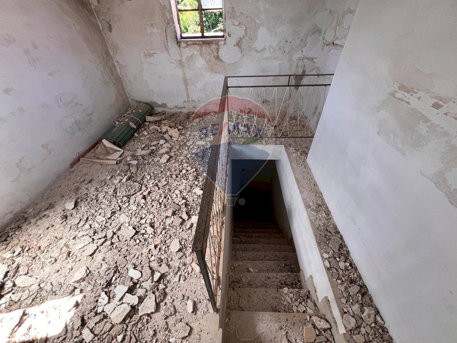 Scale - Independent house Via Franco, Messina - photo 2