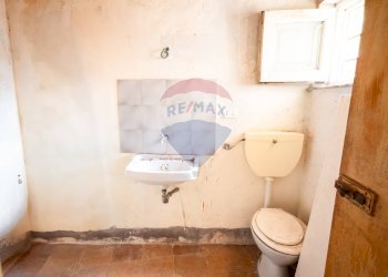 Bagno - Casa indipendente Vicolo Soldato Leone Alfio
 
13 -14, Aci Bonaccorsi - foto 10