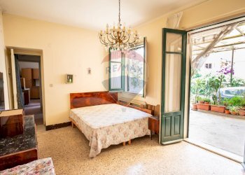 Camera / camera da letto - Casa indipendente Vicolo Soldato Leone Alfio
 
11, Aci Bonaccorsi - foto 14