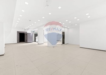 Stanza vuota - Locale Commerciale Piazza Santa Francesca Romana
 
3, Milano - foto 13