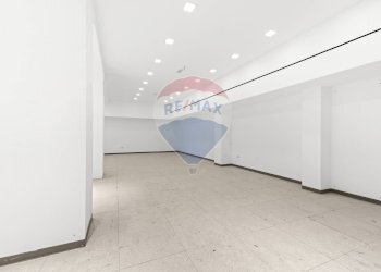 Stanza vuota - Locale Commerciale Piazza Santa Francesca Romana
 
3, Milano - foto 14