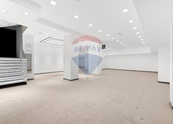 Stanza vuota - Locale Commerciale Piazza Santa Francesca Romana
 
3, Milano - foto 16