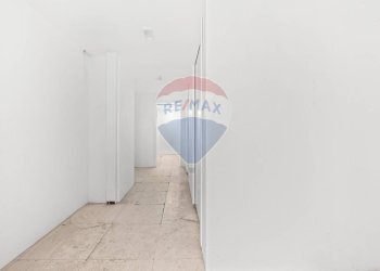 Hall / corridoio - Locale Commerciale Piazza Santa Francesca Romana
 
3, Milano - foto 18