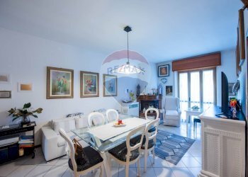 Sala da pranzo - Trilocale Via Roma
 
106, Treviolo - foto 1